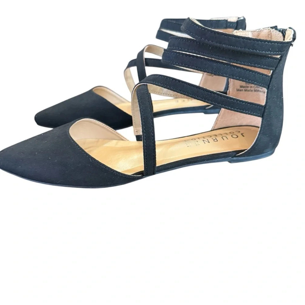 Journee Collection Marlee Black Flat Size 8.5